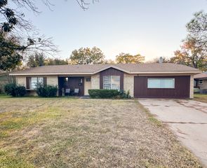 2205 10th Street, Brownwood, TX 76801