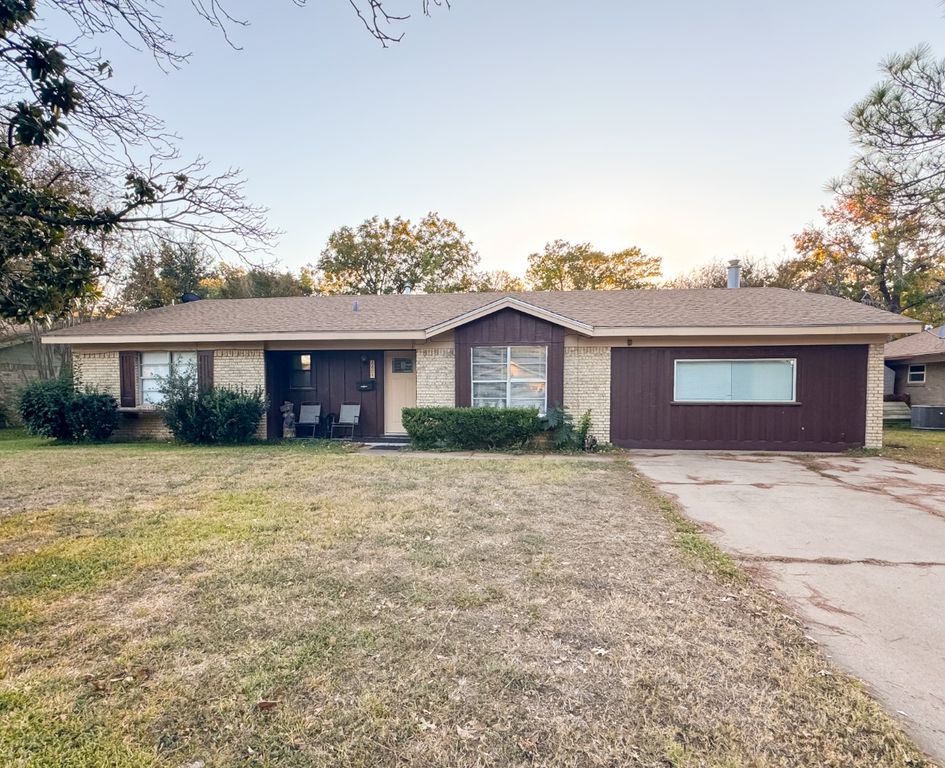 2205 10th Street, Brownwood, TX 76801