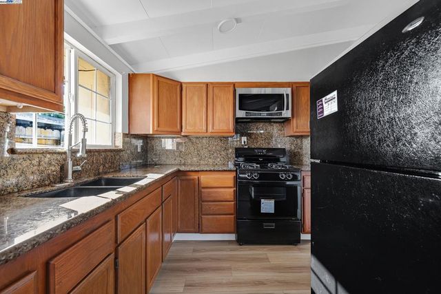 27946 Pompano Ave, Hayward, CA 94544