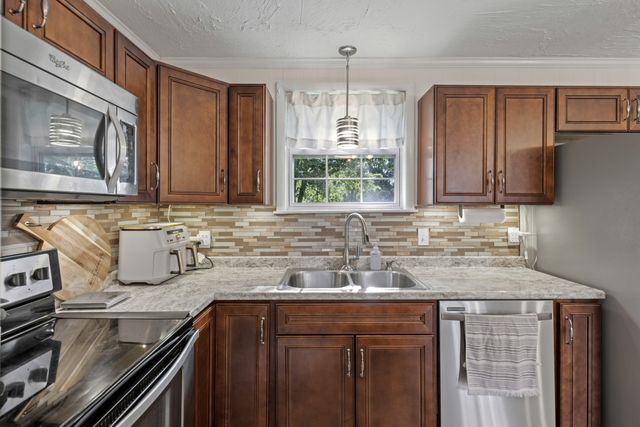 216 Fischer Dr, White House, TN 37188