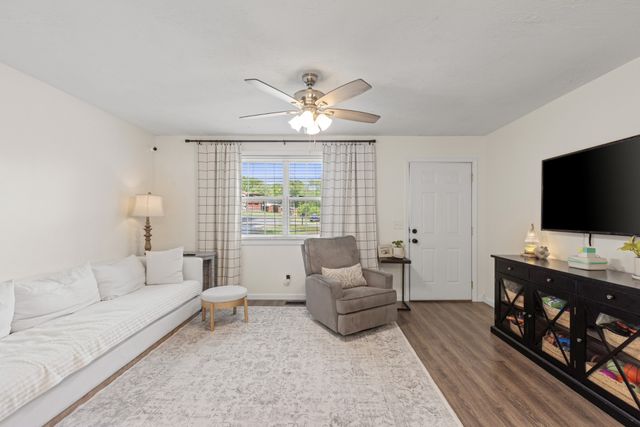 216 Fischer Dr, White House, TN 37188