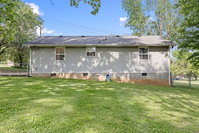 216 Fischer Dr, White House, TN 37188