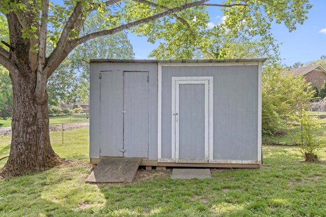 216 Fischer Dr, White House, TN 37188
