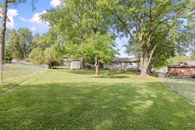 216 Fischer Dr, White House, TN 37188