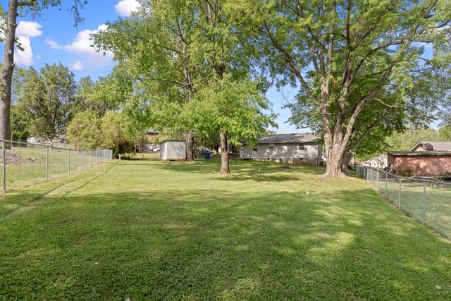 216 Fischer Dr, White House, TN 37188