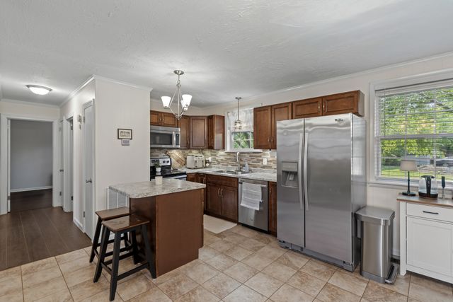 216 Fischer Dr, White House, TN 37188