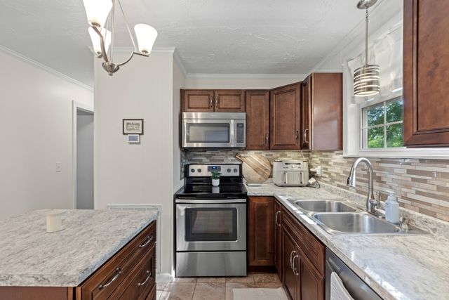 216 Fischer Dr, White House, TN 37188