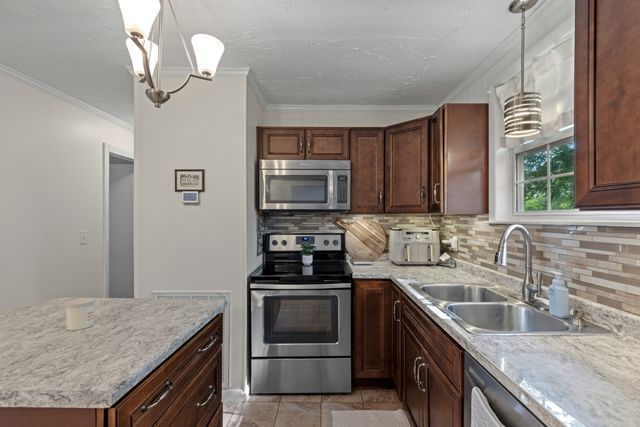 216 Fischer Dr, White House, TN 37188