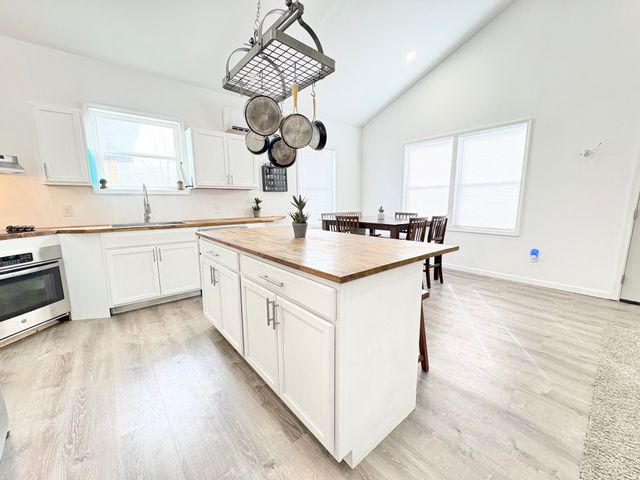 2450 Highway 231, S, Castalian Springs, TN 37031