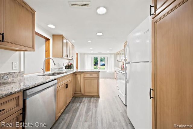 3003 Longview Avenue, Rochester Hills, MI 48307