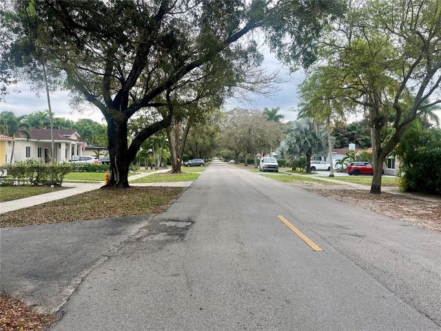 329 Minola Dr, Miami Springs, FL 33166