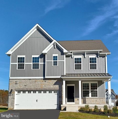 329 KNOLLWOOD DR, Forks Township, PA 18040