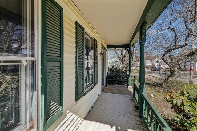 18 School Street, Belmont, NH 03220