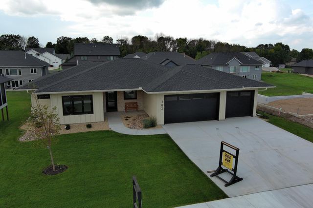 702 Summer Avenue SE, New Prague, MN 56071