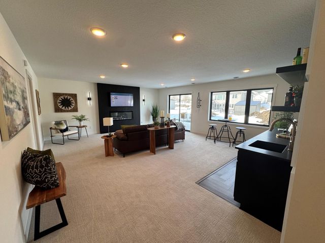 702 Summer Avenue SE, New Prague, MN 56071