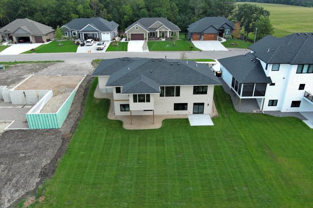 702 Summer Avenue SE, New Prague, MN 56071