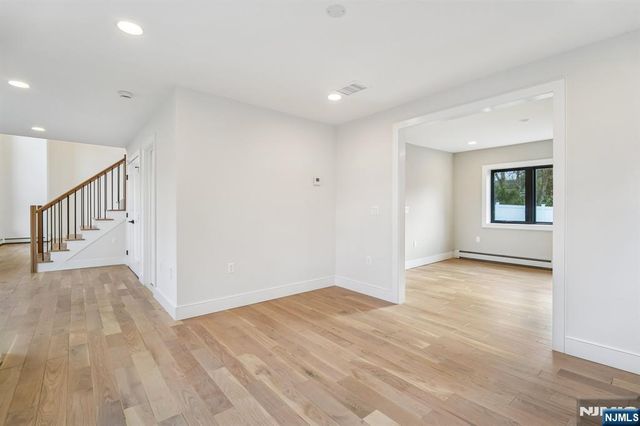 292 Magnolia Avenue, Cresskill, NJ 07626