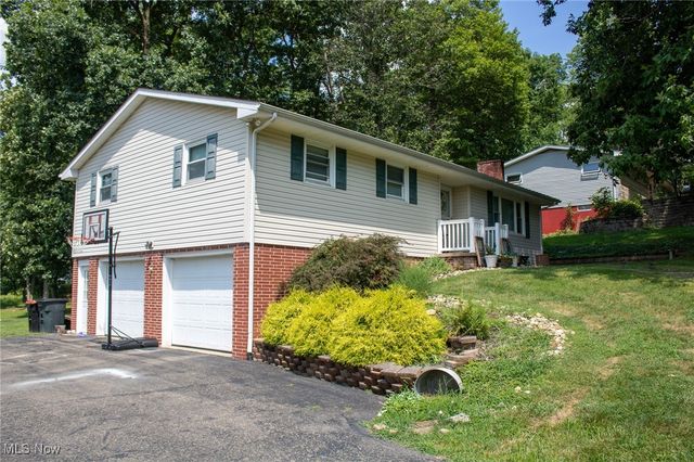 975 Blossom Lane, Zanesville, OH 43701