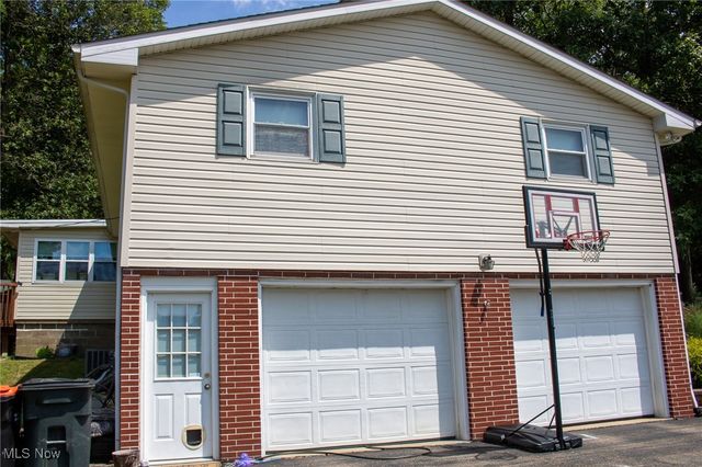 975 Blossom Lane, Zanesville, OH 43701
