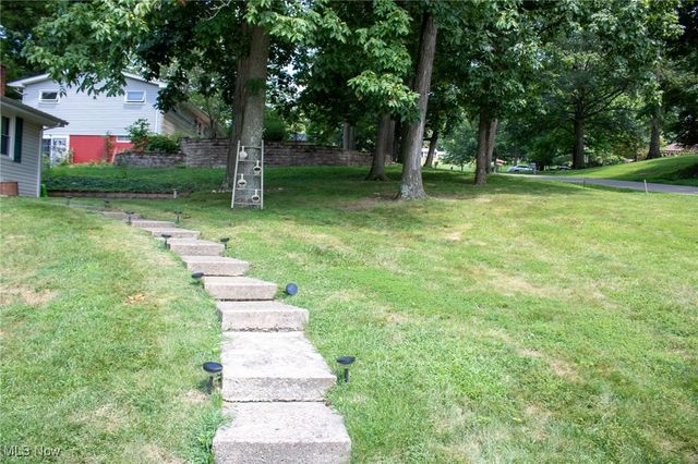 975 Blossom Lane, Zanesville, OH 43701