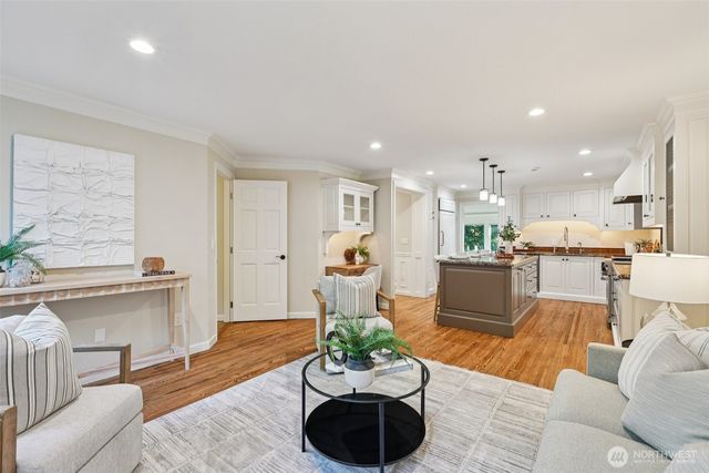 10331 NE 19th Place, Bellevue, WA 98004