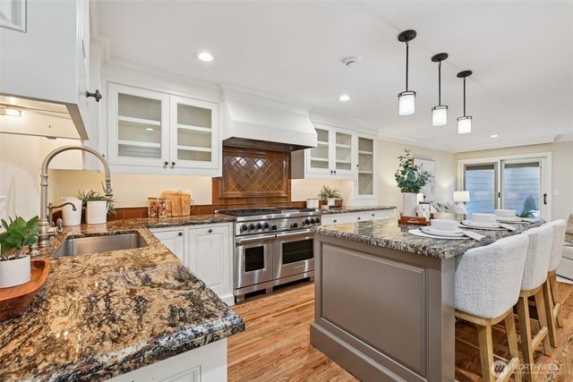 10331 NE 19th Place, Bellevue, WA 98004