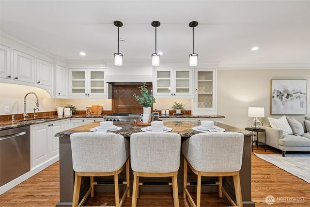 10331 NE 19th Place, Bellevue, WA 98004