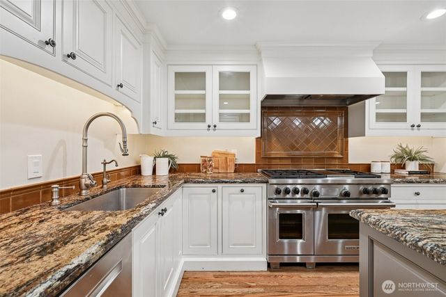 10331 NE 19th Place, Bellevue, WA 98004