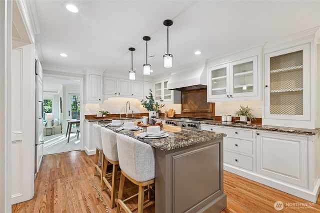 10331 NE 19th Place, Bellevue, WA 98004