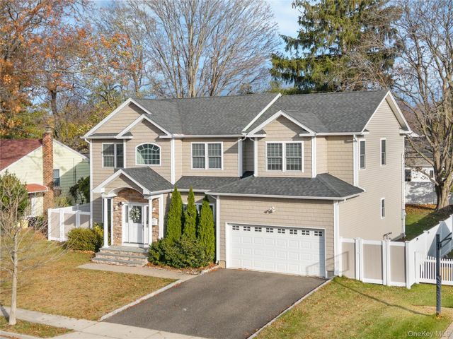 22 Preston Lane, Syosset, NY 11791