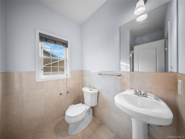 22 Preston Lane, Syosset, NY 11791