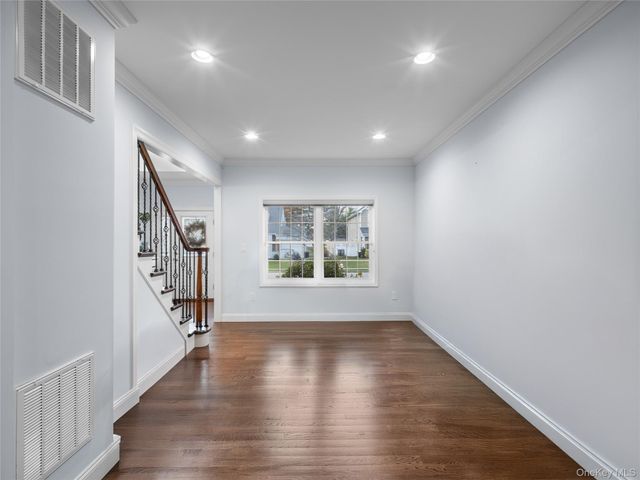 22 Preston Lane, Syosset, NY 11791