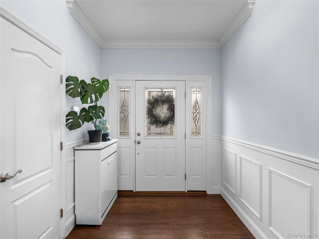 22 Preston Lane, Syosset, NY 11791