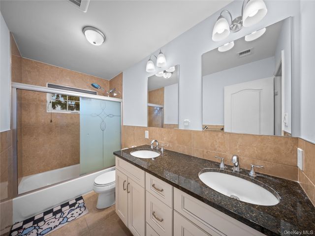 22 Preston Lane, Syosset, NY 11791