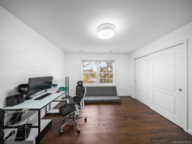 22 Preston Lane, Syosset, NY 11791