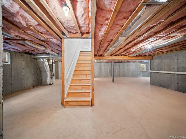 22 Preston Lane, Syosset, NY 11791