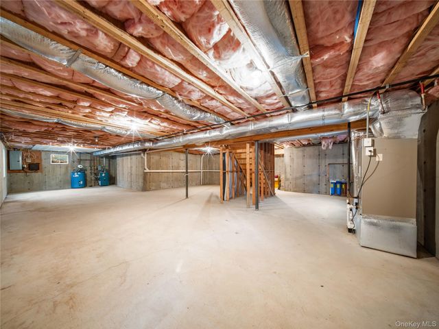 22 Preston Lane, Syosset, NY 11791