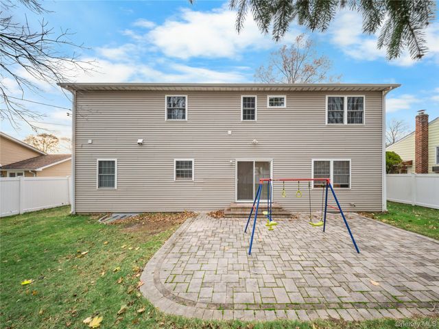 22 Preston Lane, Syosset, NY 11791