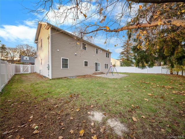 22 Preston Lane, Syosset, NY 11791