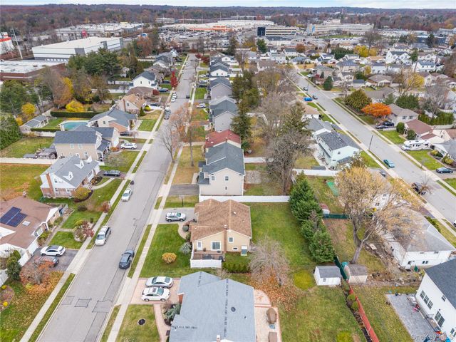 22 Preston Lane, Syosset, NY 11791