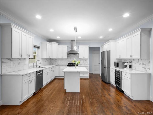 22 Preston Lane, Syosset, NY 11791