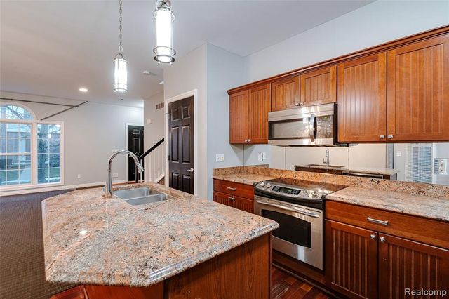 1284 W Crystal Circle, Canton, MI 48187