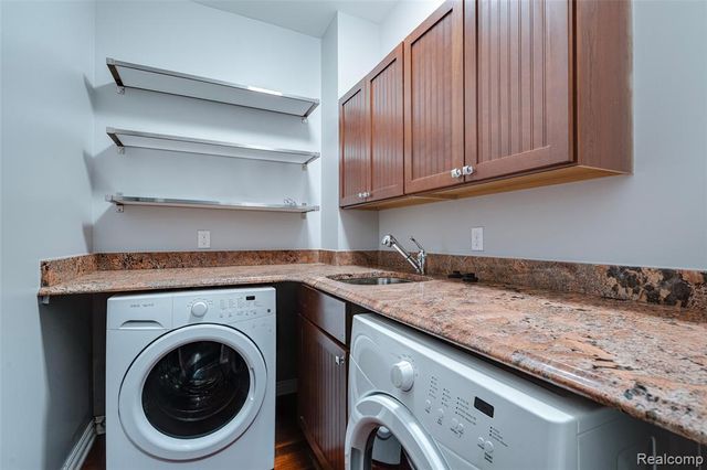 1284 W Crystal Circle, Canton, MI 48187