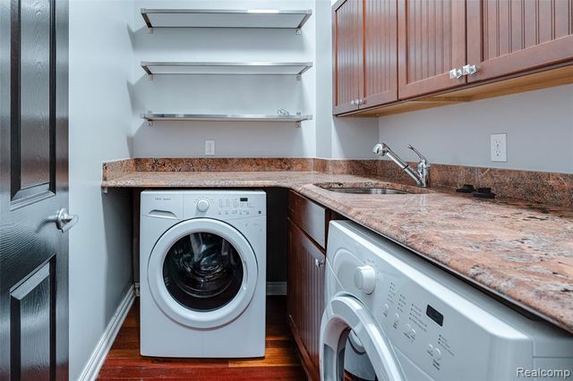 1284 W Crystal Circle, Canton, MI 48187