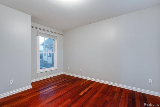 1284 W Crystal Circle, Canton, MI 48187