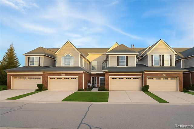 1284 W Crystal Circle, Canton, MI 48187