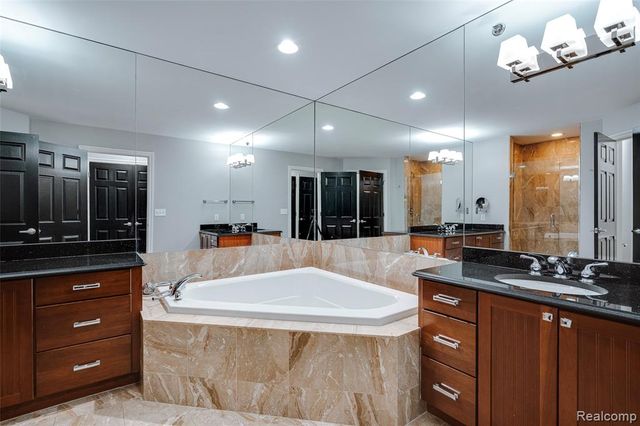 1284 W Crystal Circle, Canton, MI 48187