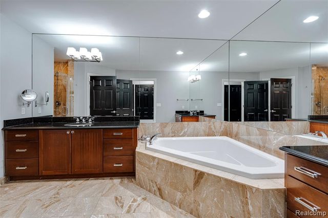 1284 W Crystal Circle, Canton, MI 48187