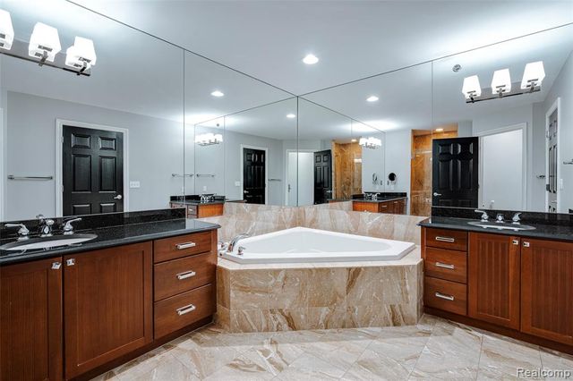 1284 W Crystal Circle, Canton, MI 48187