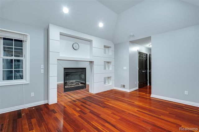 1284 W Crystal Circle, Canton, MI 48187